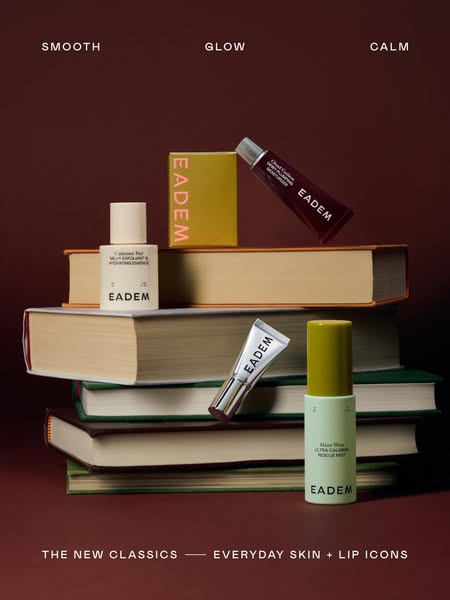 Introducing The New Classics, Everyday Skin + Lip Icons.

Four of our bestselling essentials in one travel-sized set for smoother skin, a glowing complexion, and instant lip repair.

This set contains:
1️⃣Cashmere Peel t