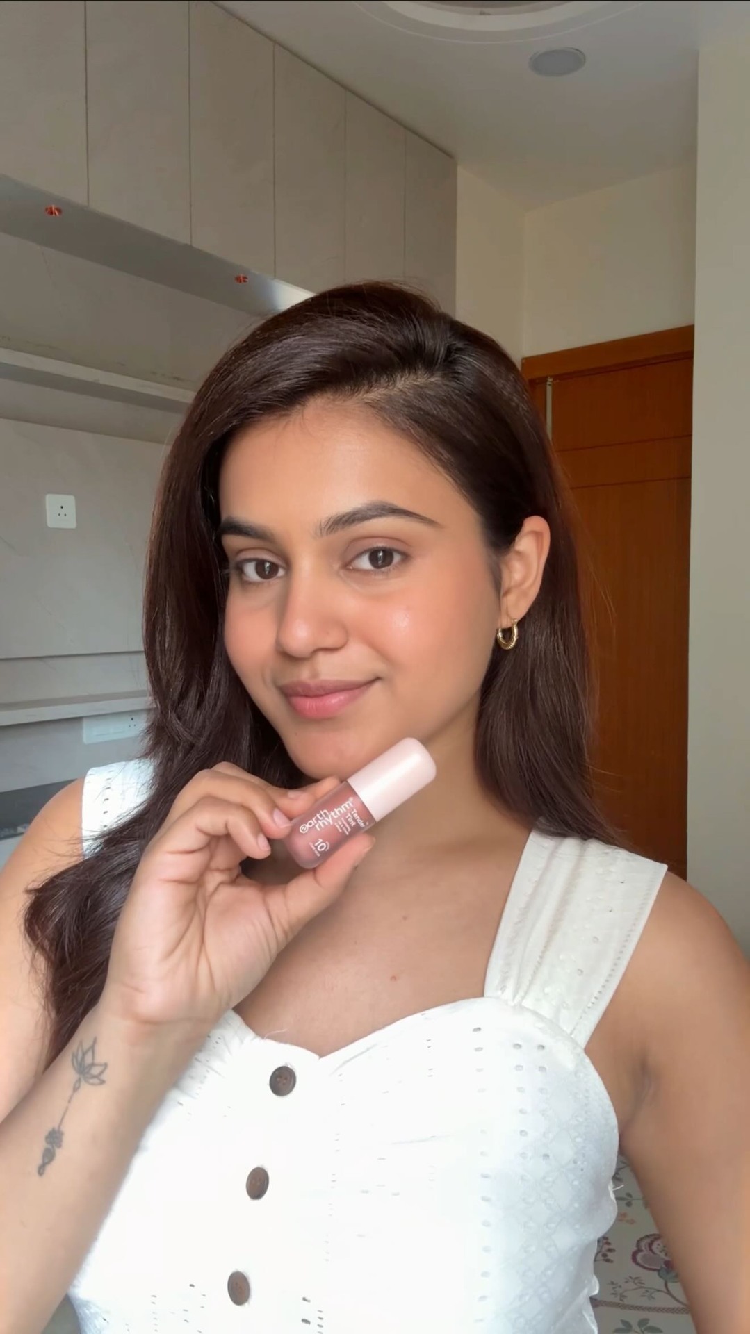 POV: You finally find a tint that does everything.

Cheeks ✔️
Lips ✔️
Eyes ✔️

The Earth Rhythm Tender Tint gives the most natural flush and blends like a dream.

Shop now on Nykaa.com ✨

#EarthRhythm #TenderTint #Makeup