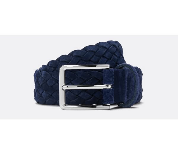 Newton 2.0 keeps the navy Italian suede you know, now with a subtly reworked webbing that changes the look, not the legacy. 

Think of it as a different expression of the same Beltology classic - clean, considered, and q