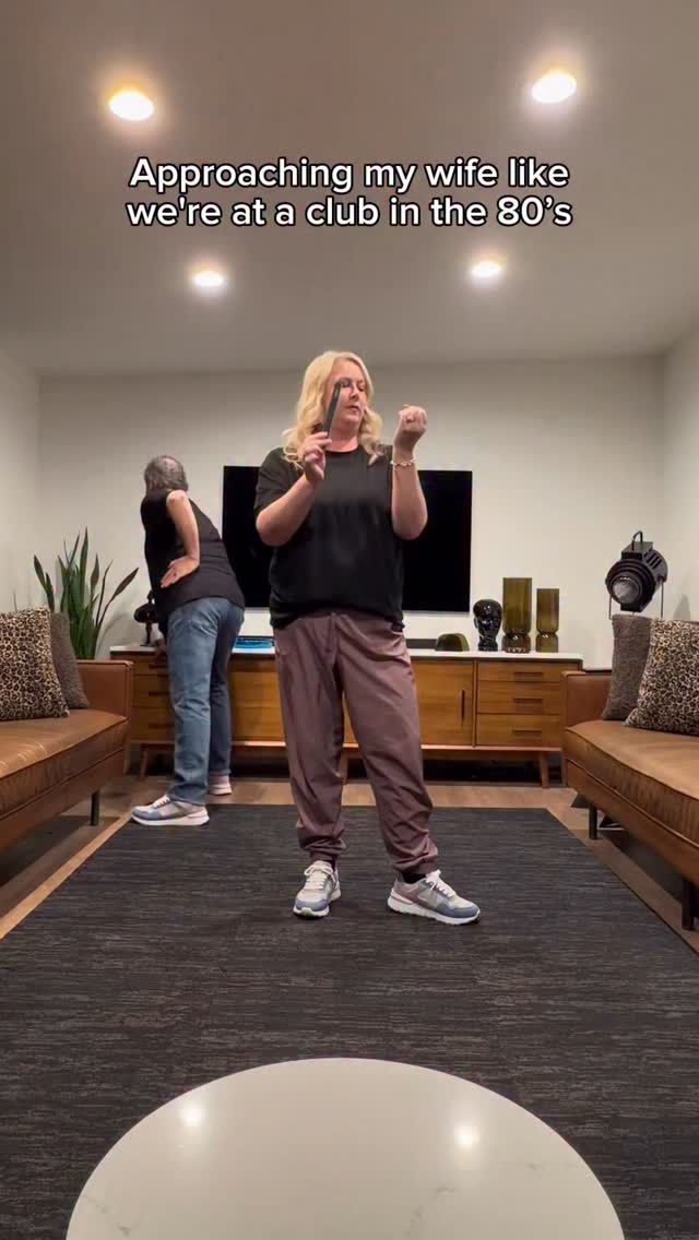 Nobody told me foot pain relief came with these moves. @kurufootwear is dancer (and wife) approved. 🙌 #ad #KURUFootwear #HeelBetter #APOGEE