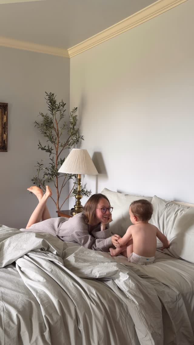#ad 

I officially broke up with beige… and switched to @naturepedic organic cotton Percale sheets 🤍 

This one change completely shifted the feel of our bedroom—crisp, breathable, and so cozy!

I love that they’re made 