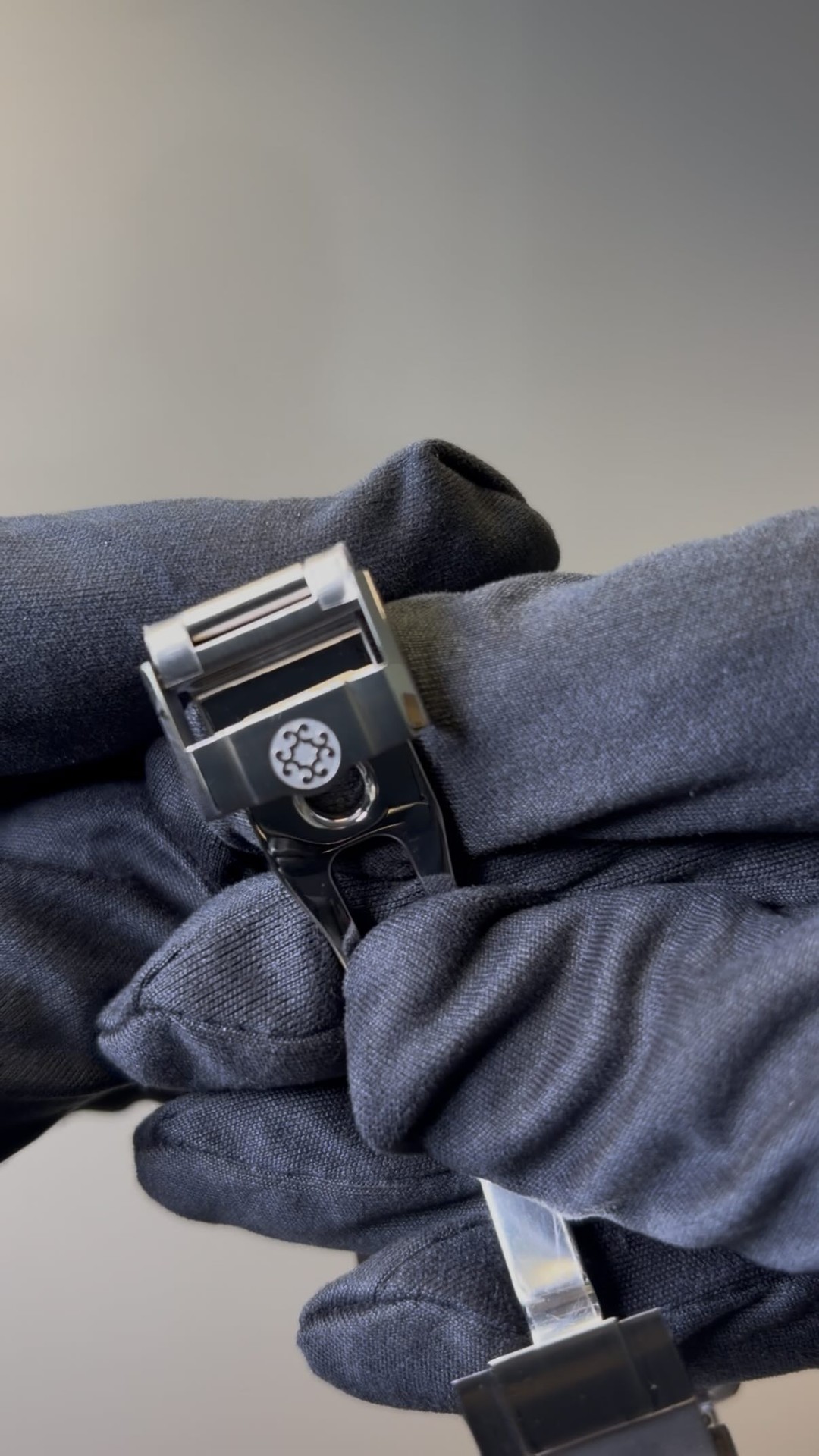 How does your watch fit today?  With the MONTA quick-adjust clasp you can always reply with “perfect!” 
Every click you feel is precision you can’t see.  And once you have it you can’t go without it.  Standard across the