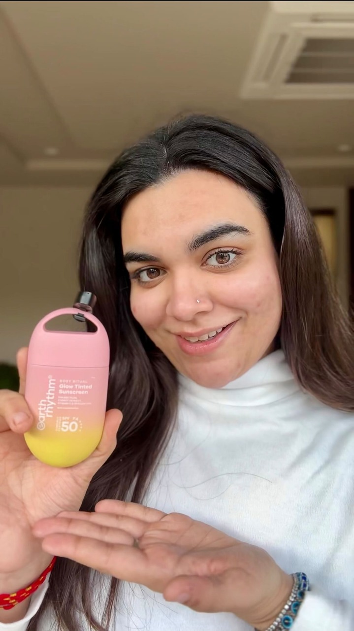 No filters, No foundation, No skin tint.💗

Just @theearthrhythm Tinted Sunscreen SPF 50 PA++++ that blends in and evens out skin naturally.
No white cast, no greasiness just real skin with protection.

Perfect for everyd
