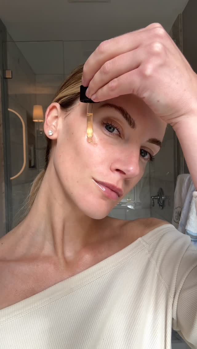 The Goop Glow✨ with @goopbeauty 20% vitamin c+ advanced brightening serum!

 #gooppartner #cleanbeauty