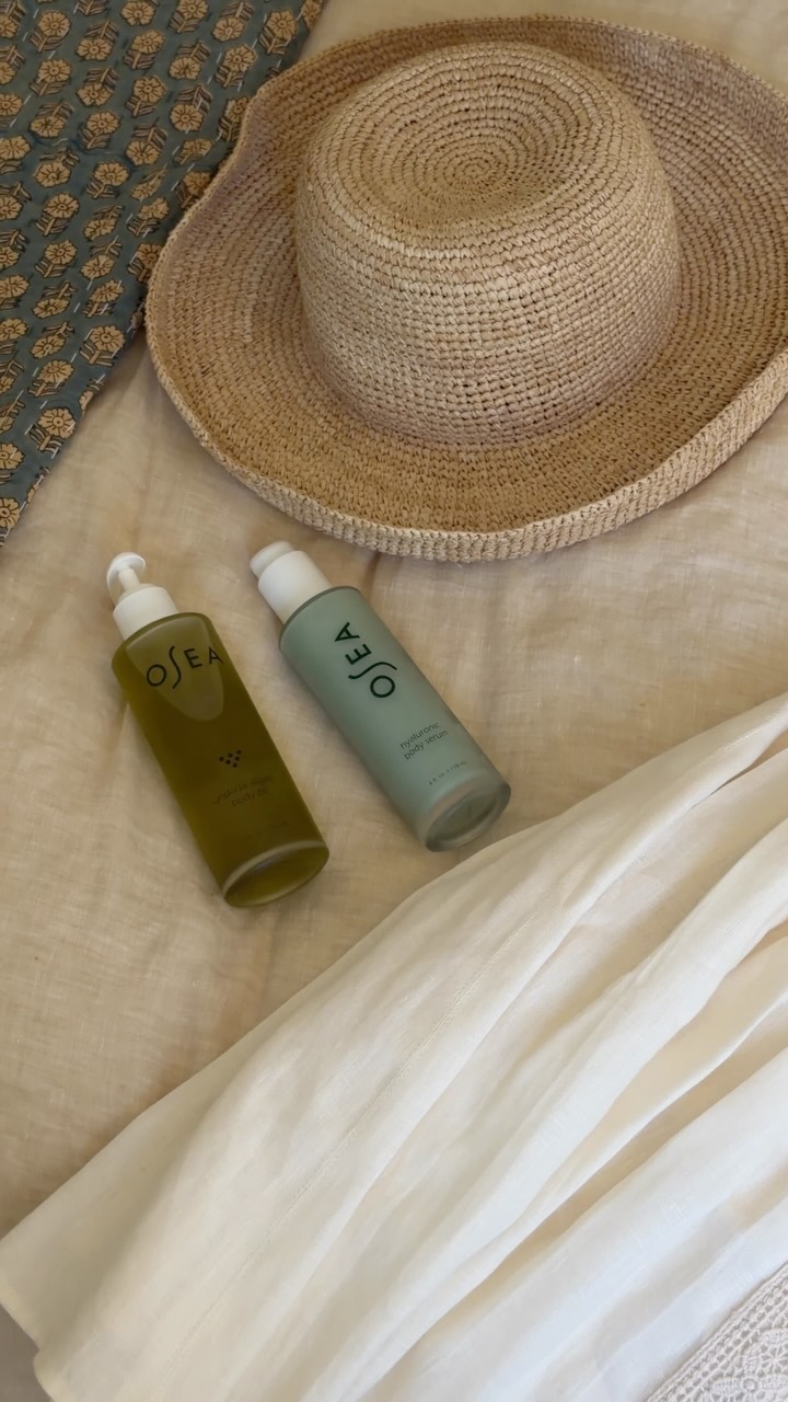 Pack & prep for some fun beach trips with me! Clean, clinically proven skincare in my bag & on my bedside table at all times for extra hydration all summer long.

Hot tip: use the oil in the shower for extra hydration 
 