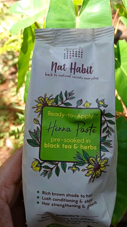 🎯 Nat Habit Henna Paste Review 
I've been using Nat Habit henna paste for a few weeks now, and I'm really loving it! It's so easy to use, and it gives my hair a beautiful, natural brown color. My hair also feels so soft 