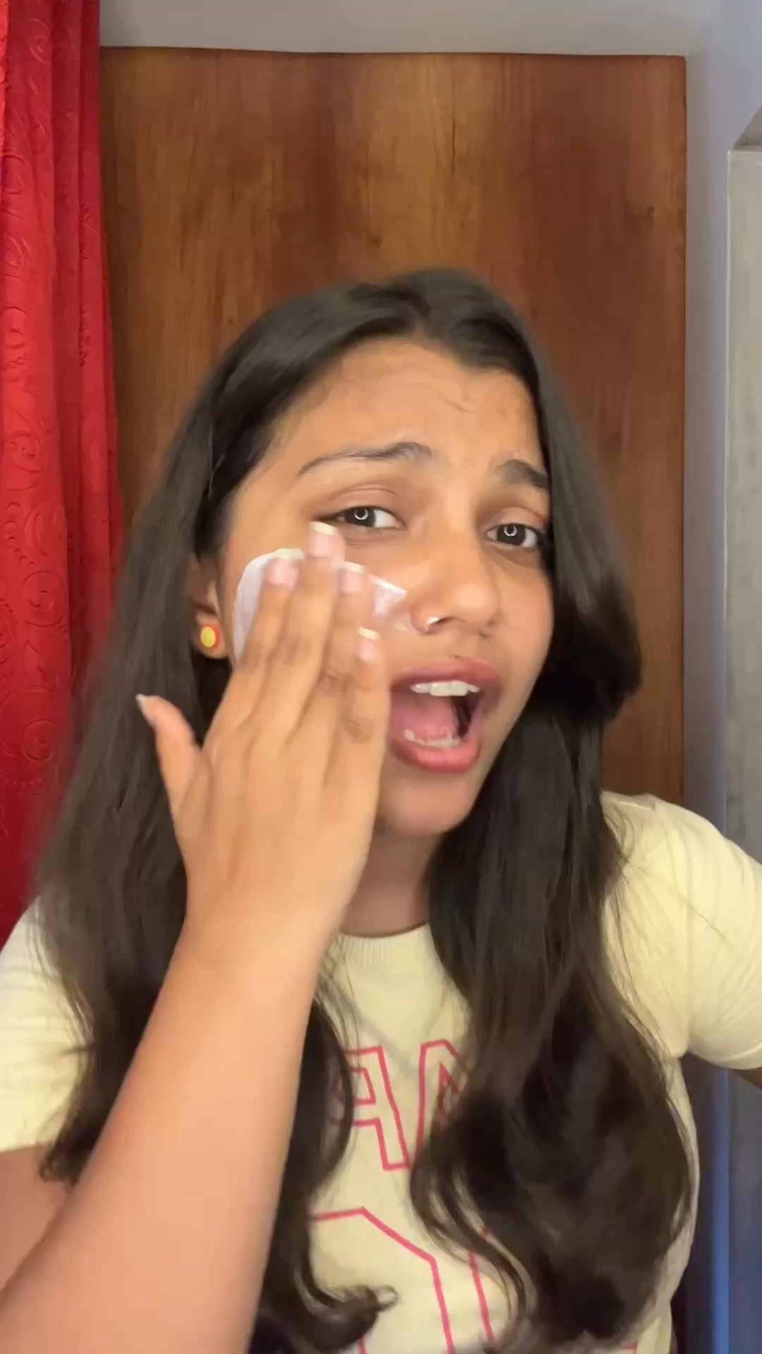 That sticky, greasy sunscreen feel?
Switch to a matte-finish sunscreen.
No greasy after-feel. No heavy sunscreen layer.