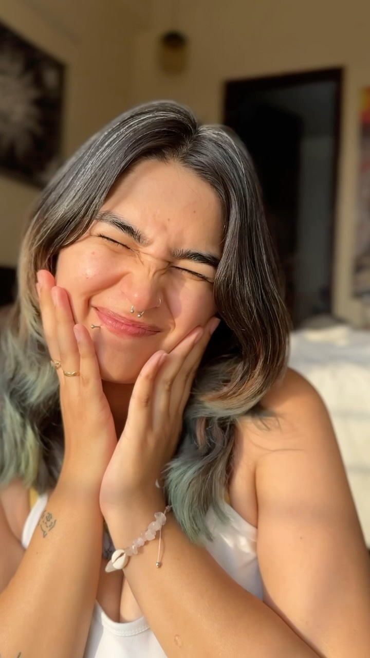 Skin literally said thank you.🥺🎀
@drsheths 

#explore #reel #trending #skincare #fyp #sunscreen #summers #simranawayyyy