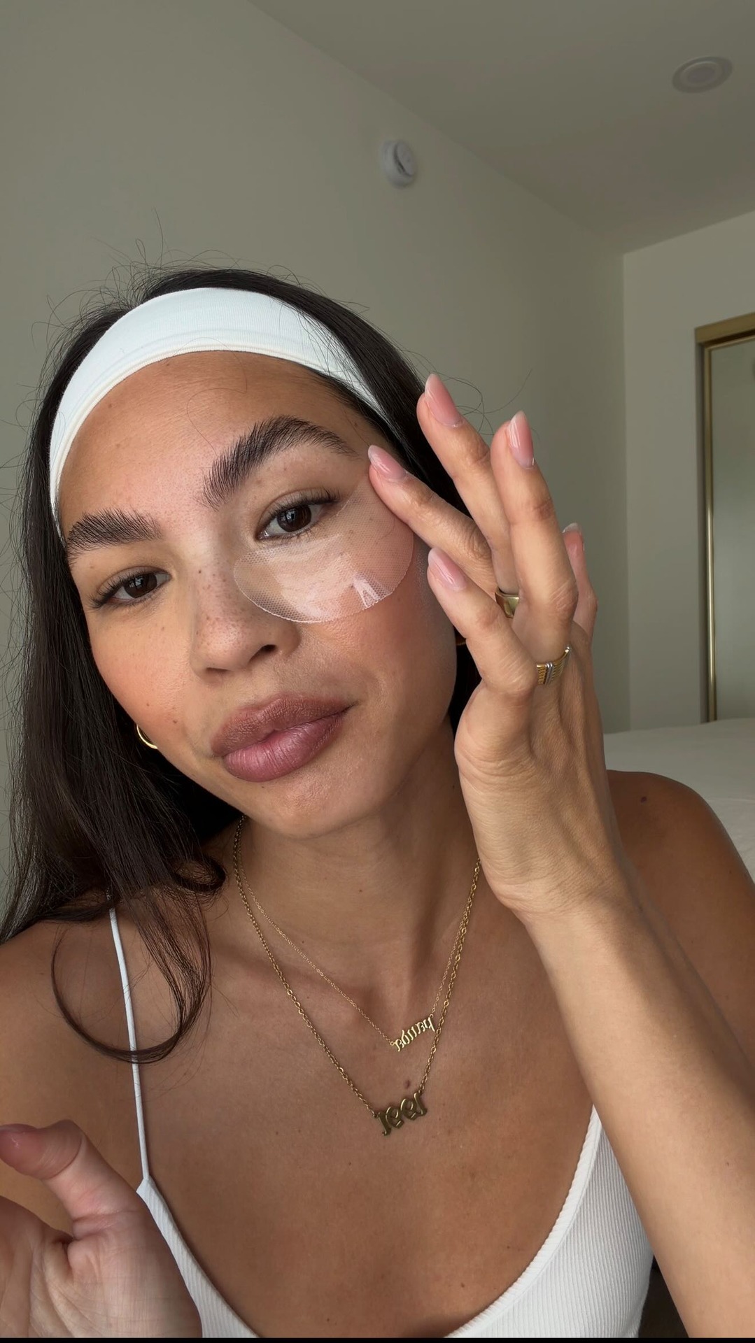 2550 miles apart this mothers day but still doing the silly things like our morning skincare together using @ernolaszlonyc 

#ad