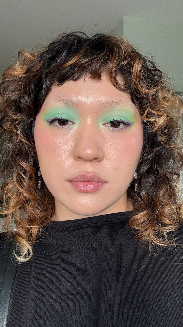 take a shot for every stunning 

much love for @aboutfacebeauty eye paints (and much else! …maybe i should do a whole brand review…)

#makeupreview #festivalmakeup #colorfulmakeup #makeupinspo