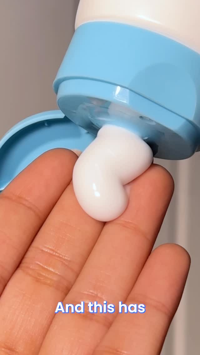 Lightweight, non-greasy & skin feels instantly hydrated ✨
This moisturiser sinks in beautifully, strengthens the skin barrier & keeps my skin soft and calm all day no heaviness, no stickiness 🤍 Perfect for everyday use.
