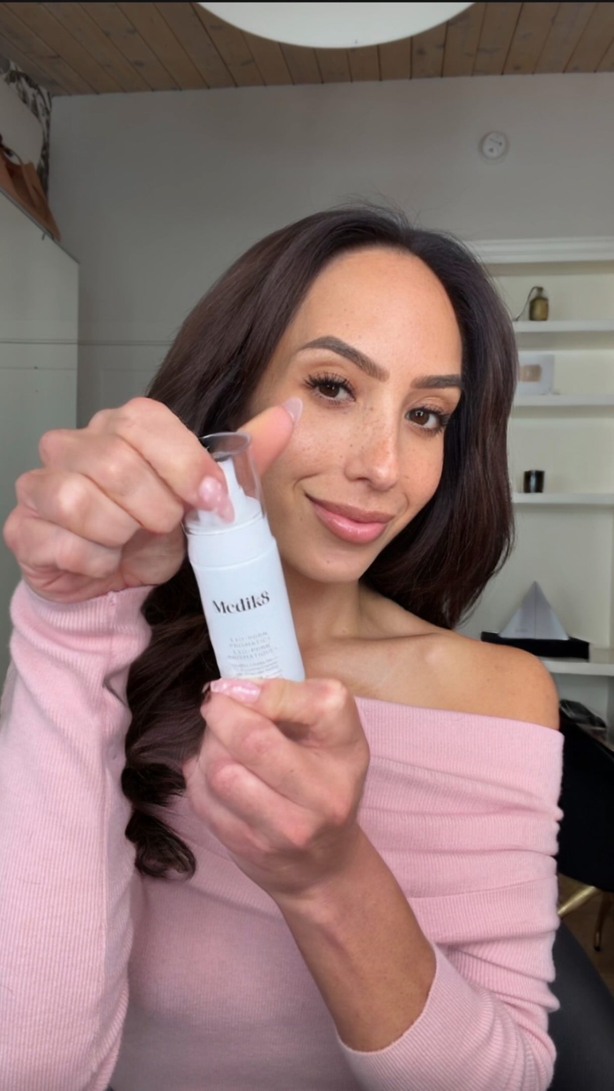 I wanted clinical results without the clinic — and I finally found it. As someone who’s terrified of injections but still wants real, clinically backed rejuvenation, the new Exo-PDRN Prismatic+ serum from @officialmedik8