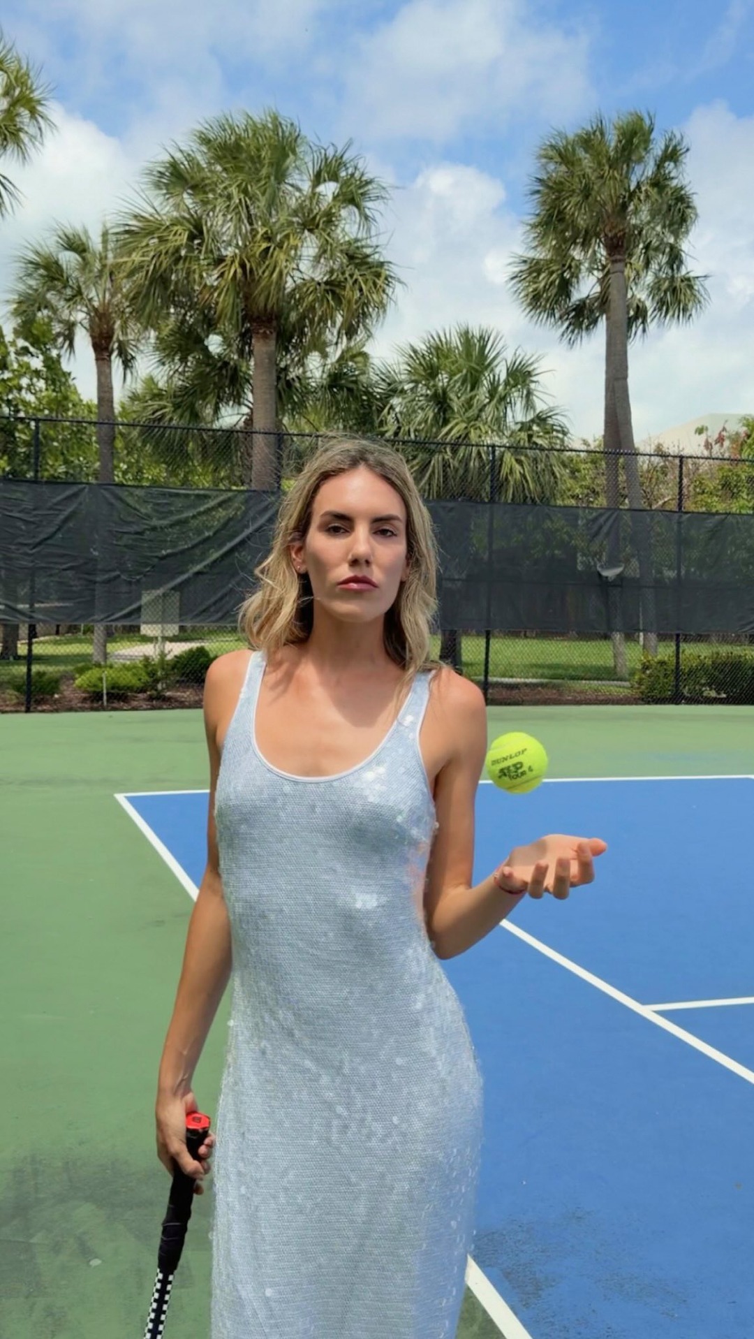 Between matches, between moments.🎾

Sunsuede delivers invisible, weightless protection that layers easily and disappears into skin-made for quick touch-ups on the go.

No cast. No fuss. Just protection that keeps up.