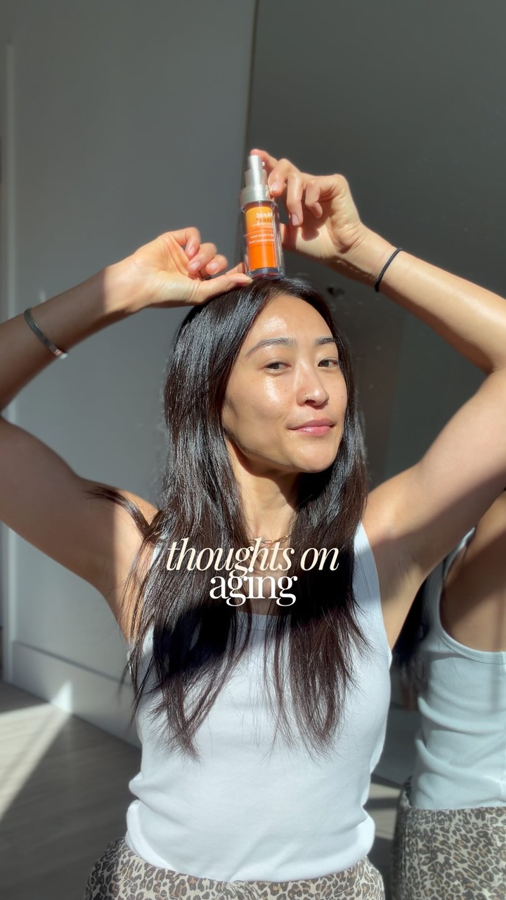 my thoughts on aging and skincare with @muradskincare 

If you’re also trying to embrace aging naturally, this is a solid serum choice that will keep your skin bright, even, and glowing as we navigate hormonal skin chang