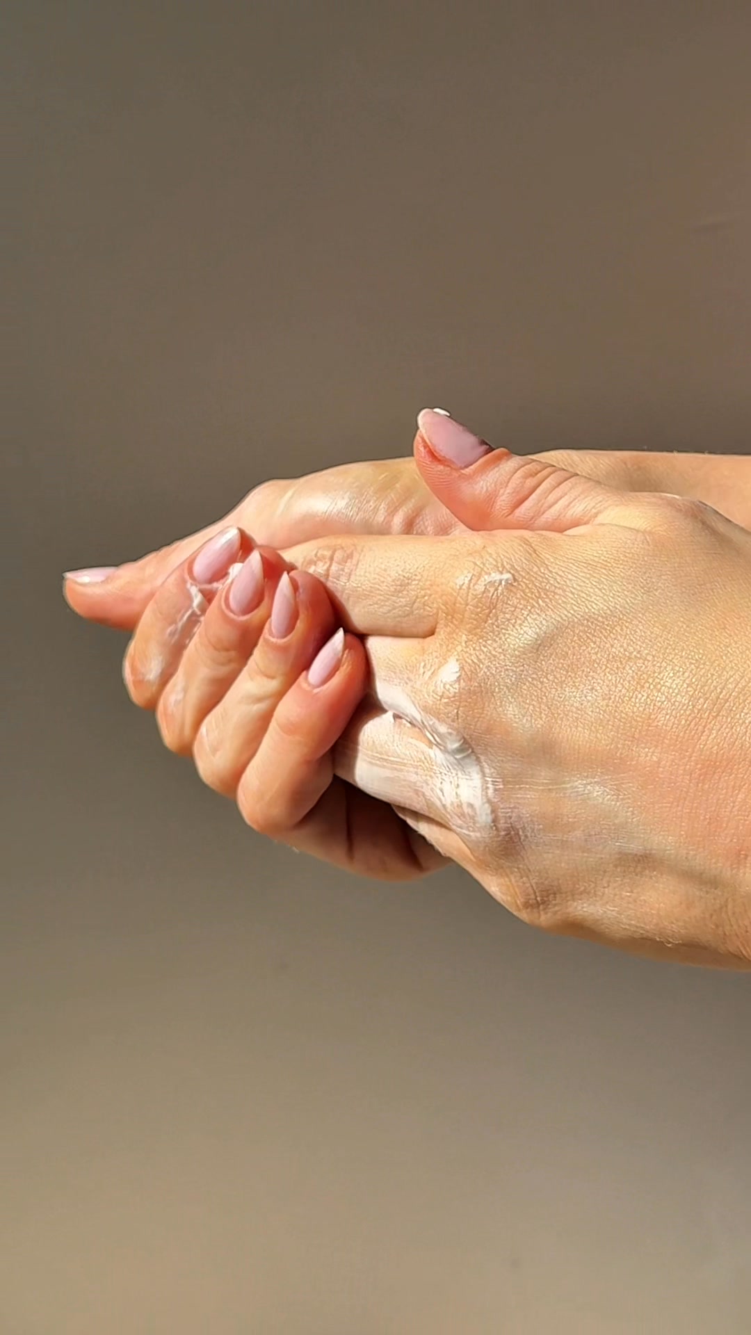 Dry hands? Sleep on it. 🤝🏽