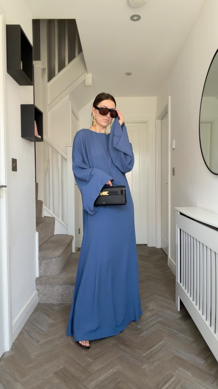 Obsessed with this colour!!! 

Comment DRESS for the link (use code INESSEK for a discount) 

*it is sheer so does need under layer

#modestfashionblogger #aab #maxidress