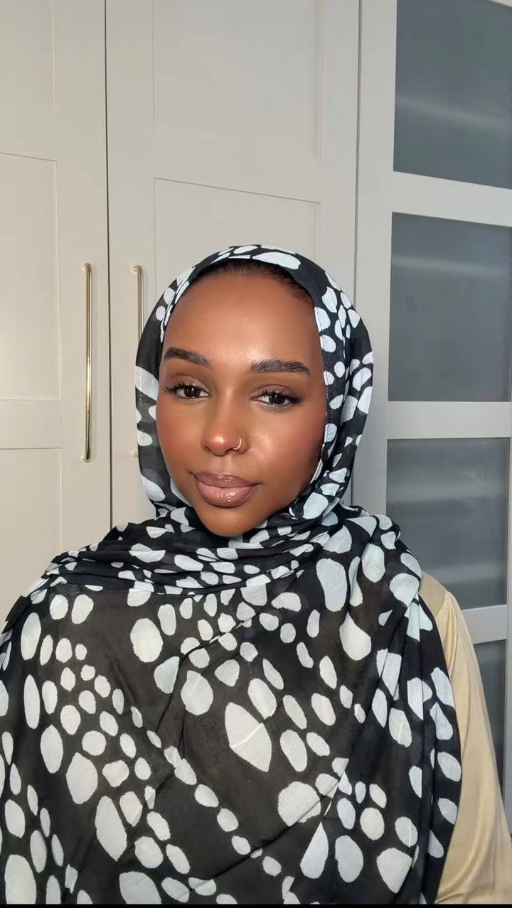The most beautiful Modal hijabs from @aabcollection super light weight and perfect for the summer ✨
.
Use code Ms_imanii for 10% off 💷
.
Link on my bio ♥️