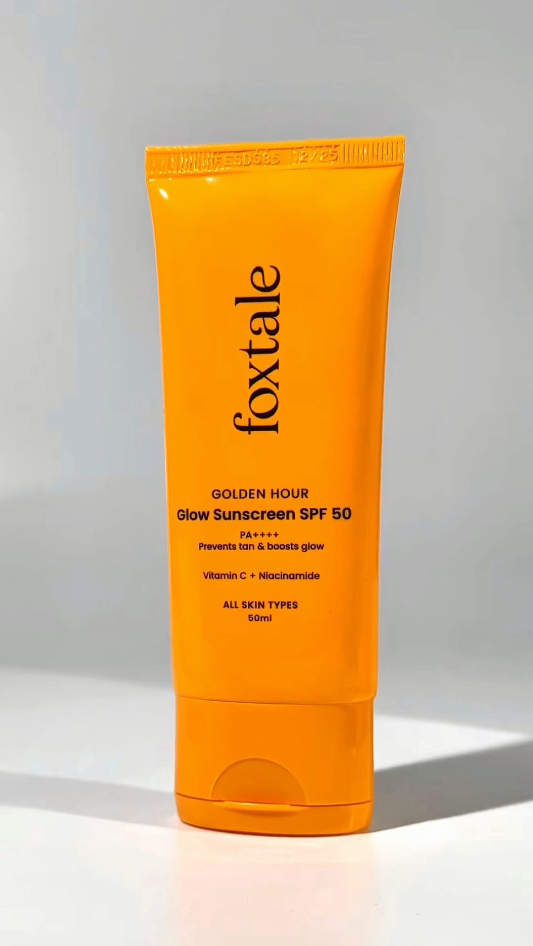 Comment for the link☀️

If you need that golden hour glow you need to try this Golden Hour Glow sunscreen from @foxtaleskin. It’s super lightweight and blends into the skin instantly without any white cast.

#sunscreen #