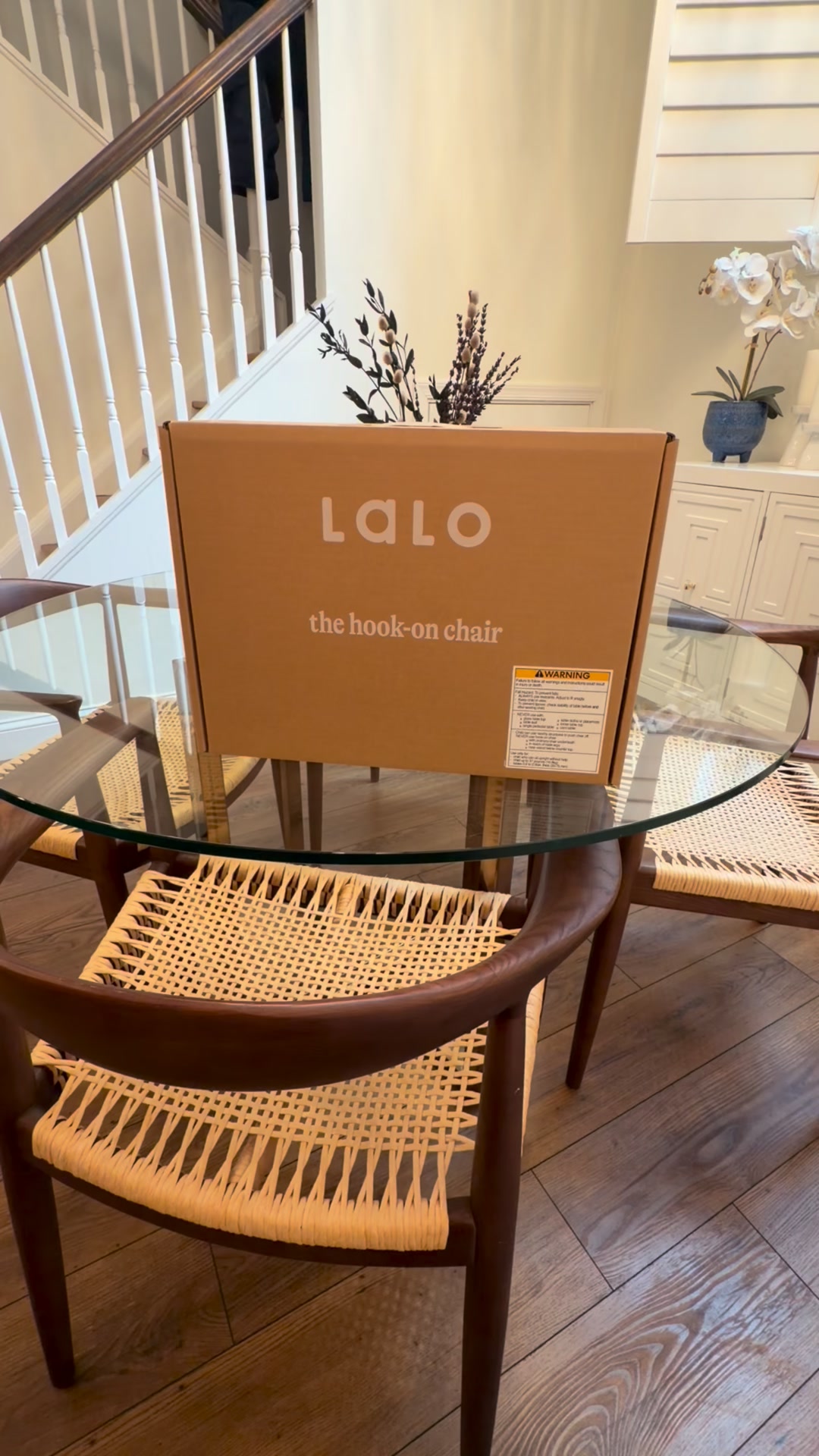Dining out just got a major upgrade with the Lalo Hook-On Chair:

⏩ Attaches in seconds to almost any table
🔒 5-point harness & comfy footrest for baby
🎒 Folds flat into a travel bag for easy carrying