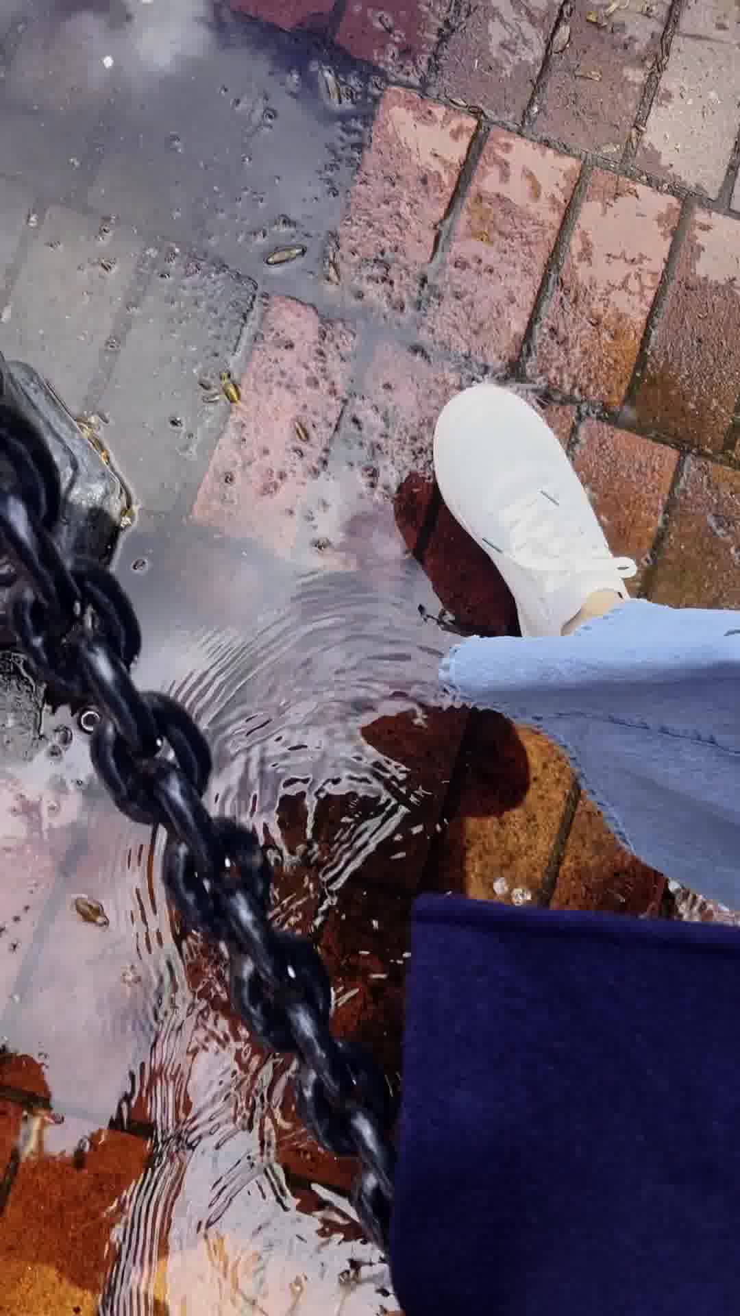 Over 10,000 steps, zero aching feet. This waterproof sneaker does it all—airport to sightseeing to dinner. Your new travel essential.