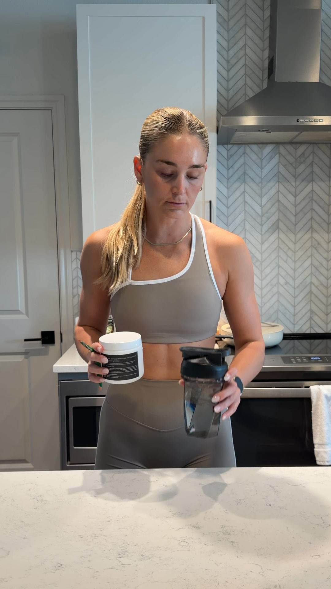 Mix your protein, pre-workout, or daily greens without a whisk. Just drop it in, shake, and go.