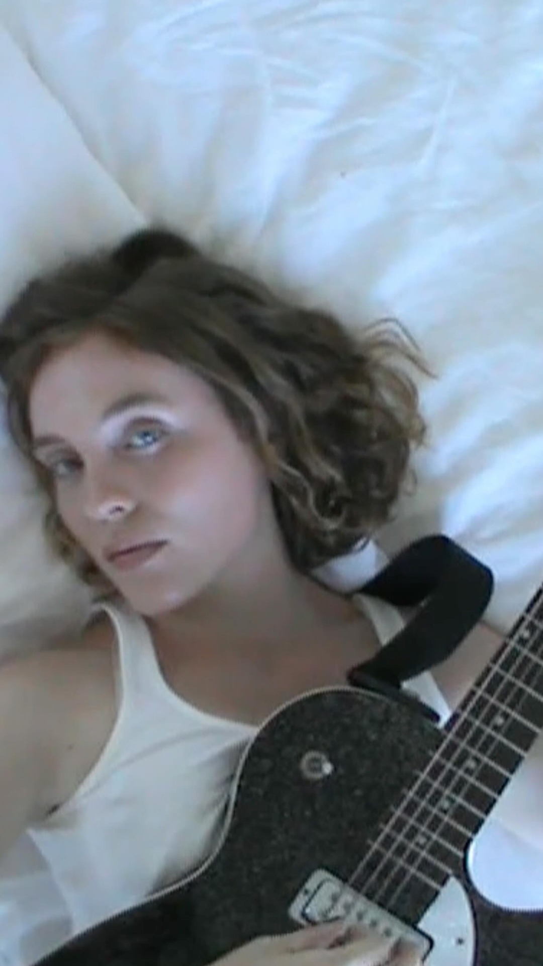 Nothing hits like a quick little makeup look before a studio sesh.

LA-based indie musician Luella (@luellamusic__) shows us how she pulls herself together before she gets to work. The 23-year-old singer/songwriter blend
