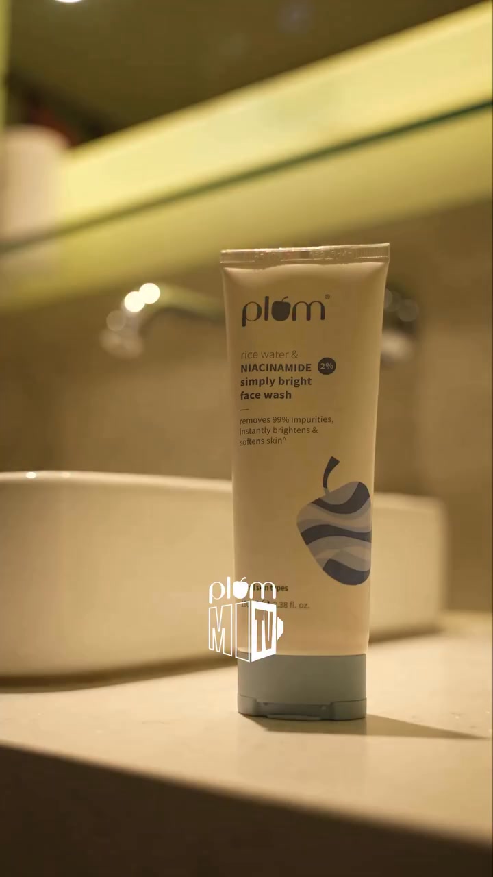 Gently removes impurities while helping improve skin clarity with Plum's 2% Niacinamide and Rice Water Sunscreen