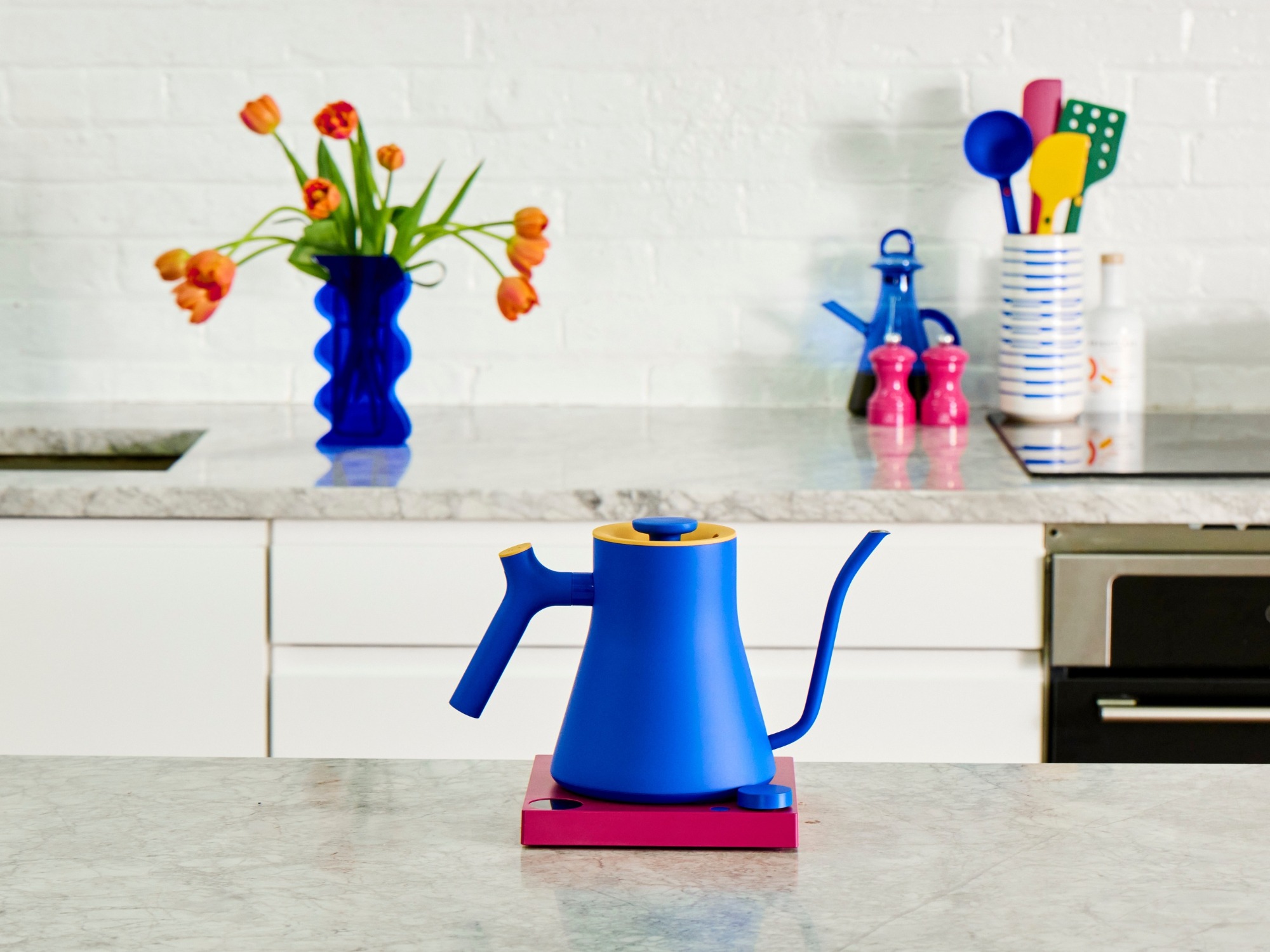 What a Great Fellow — now in Blueberry. This collaboration marries Fellow’s award-winning Stagg EKG Pro Electric Kettle technology with Great Jones’s joyful design.