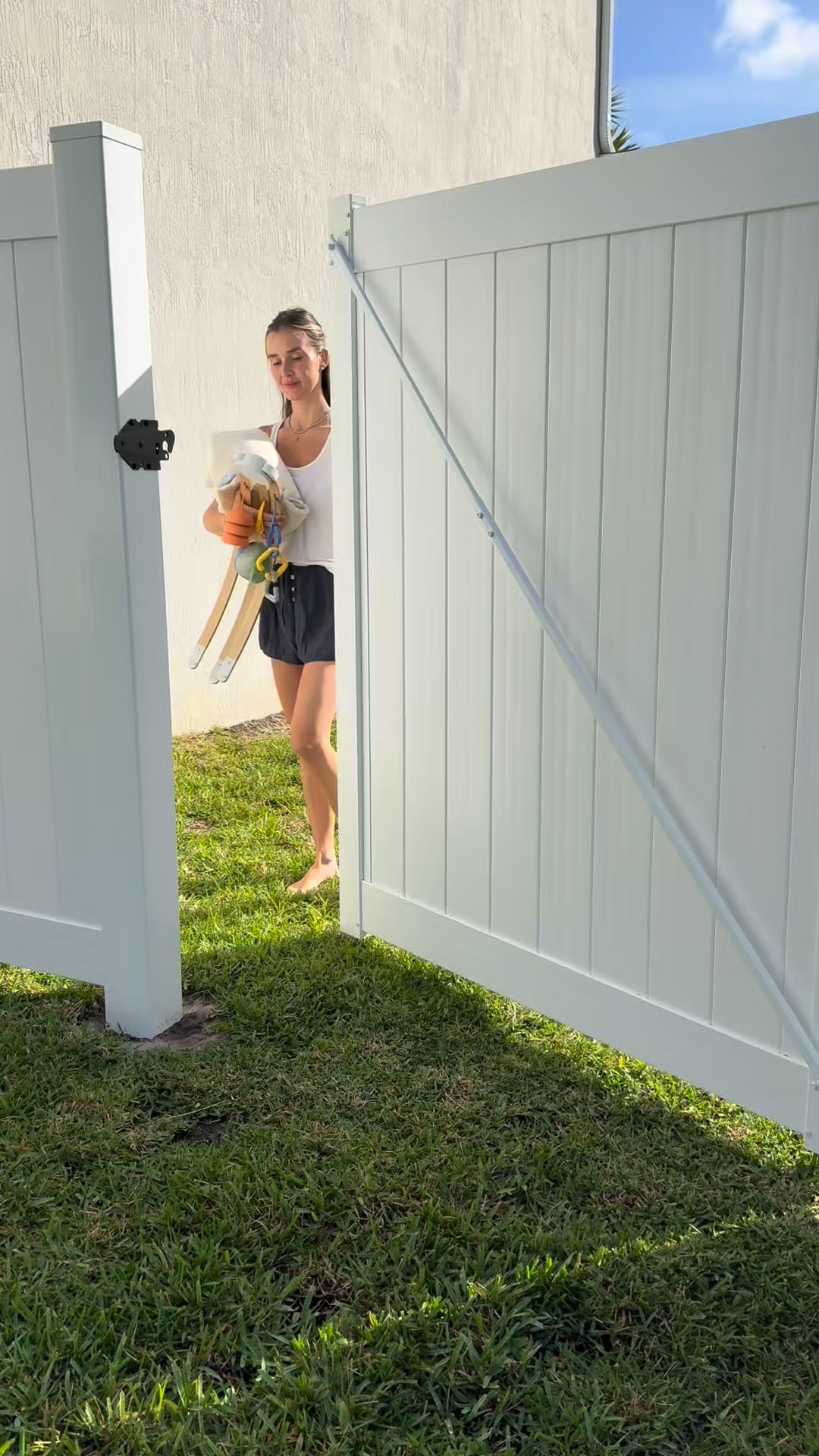 Meet the play gym that actually fits your lifestyle. It’s lightweight, non-toxic, and features a unique folding design for easy portability and storage.