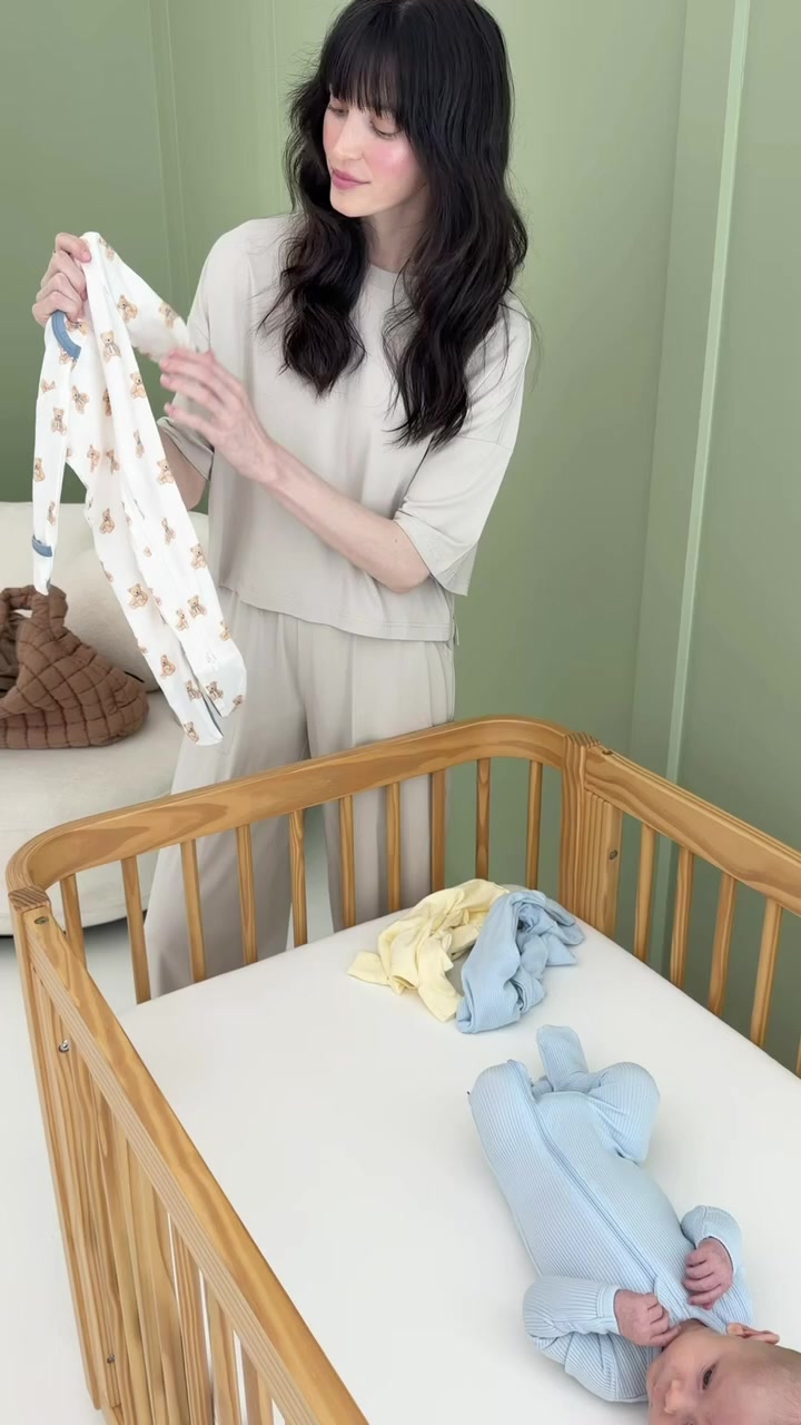 🤍 Soft, stretchy, and breathable—footies designed to move with them and keep them comfortable all day