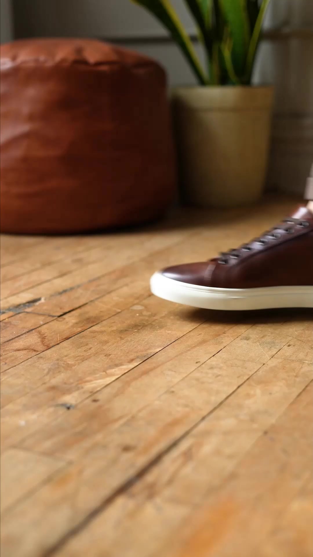 The PERFECT Leather Sneaker ✔ 
🏆 Thursday's philosophy is simple: handcraft the highest quality leather sneakers and sell them directly to you at the lowest sustainable price possible.