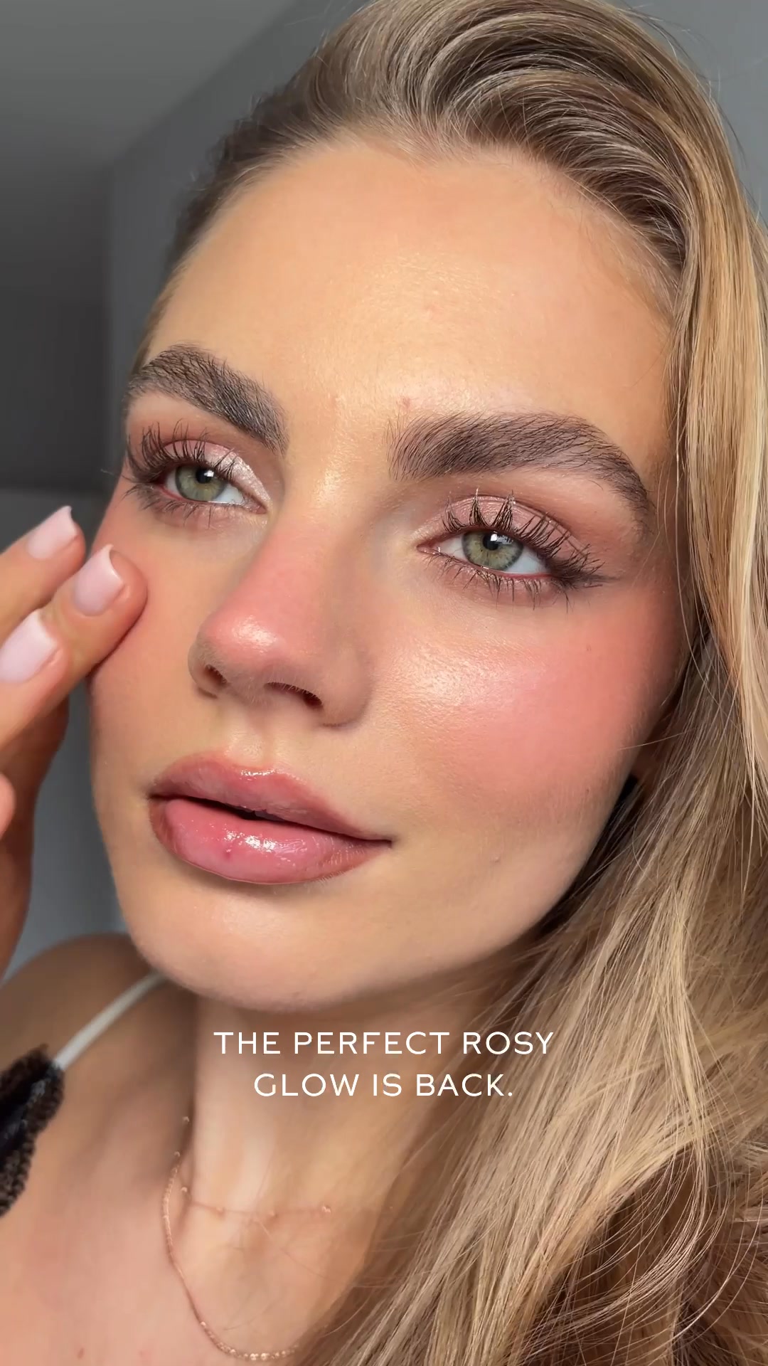Super Loaded Tinted Highlight in Peau de Rosè is back - just in time to brighten your skin for spring.