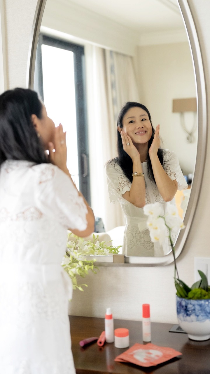 This one’s for every Peach who’s ever been told powerful skincare just isn’t for their skin. 

For too long, the industry forced a choice: powerful actives or calm skin. Results or comfort. 

Your skin deserves better. S