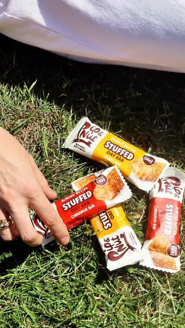 TWO NEW NUT BUTTER STUFFED BARS.
TWO ICONIC BREAKFAST MOMENTS.
EVEN MORE TO OBSESS OVER.

Introducing Honey Nut & Cinnamon Bun.

Up first, our Peanut Butter Stuffed Honey Nut Oat Bar.

When we say ‘honey nut’, we mean it