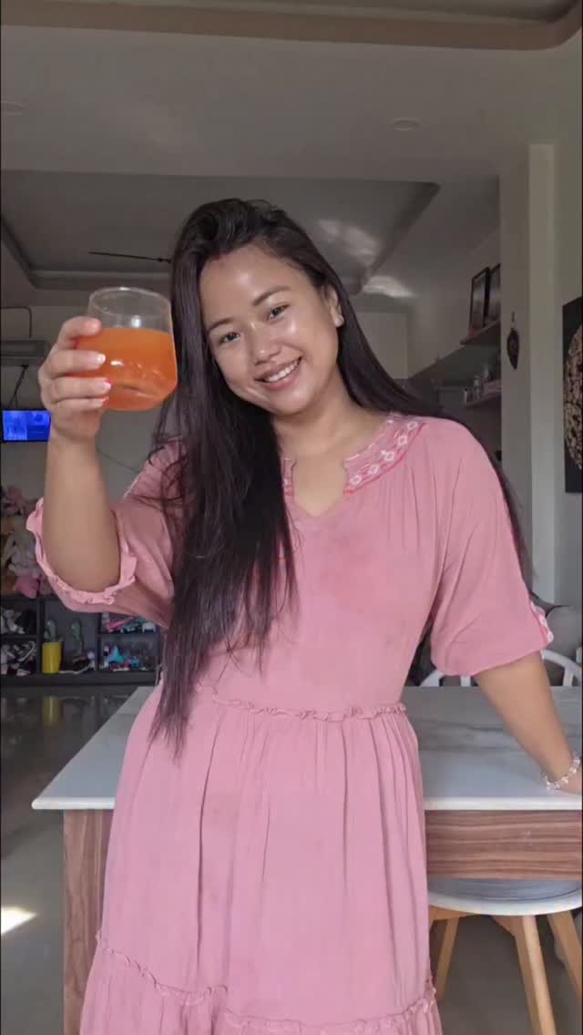Ever since I added this one secret drink to my morning routine, my skin has been looking brighter, more hydrated, and so much more glowing than before. And before you guess — no, this isn’t some random viral trend. It’s 