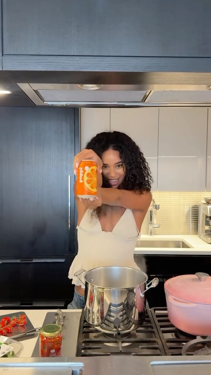 A Sunday night dinner drinking @drinkpoppi #poppipartner