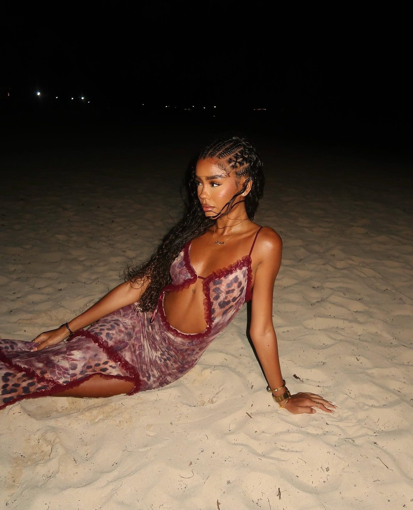 Why blend in when the dress does it for you? 🐆
🚚 Free 1-day shipping for first-time customers with code FNFAST
✨ Statement style made easy
🌊 Beachside main character energy