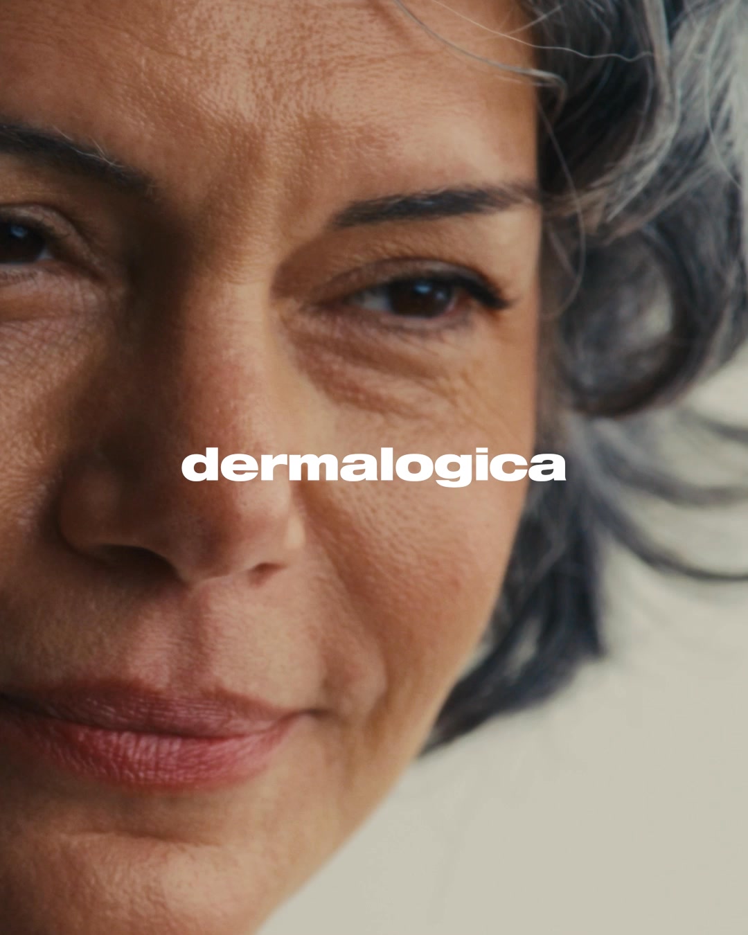 Gentle on skin, tough on texture. Daily Microfoliant transforms from powder to foam for smoothing exfoliation.