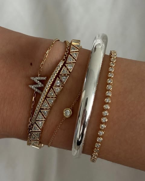 More bracelets, more fun. 

@mimixn