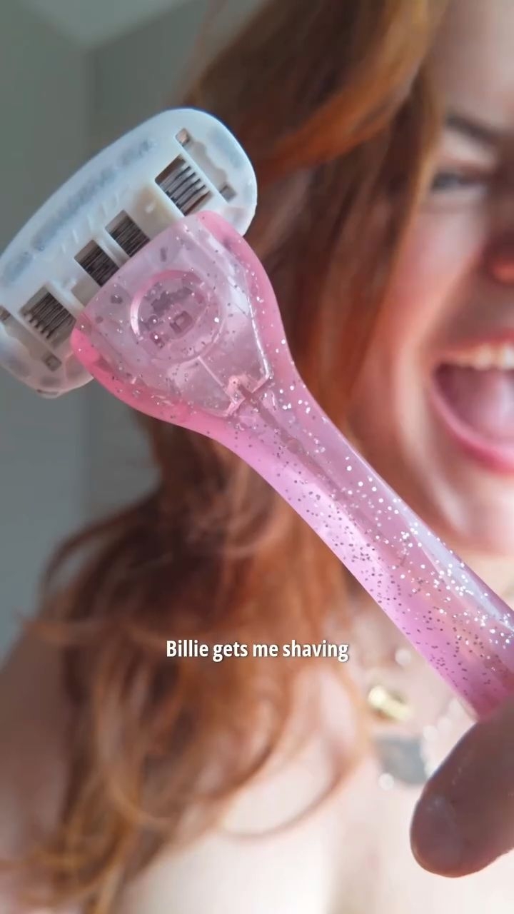 Splish splashing with the smoothest legs in the lake, thanks to @billie 🌊🪒⛵️

Core Y2K glitter nostalgia is the only way I can describe the delight I feel seeing my billie ✨️pink sparkle✨️ razor hanging in my shower. Pai