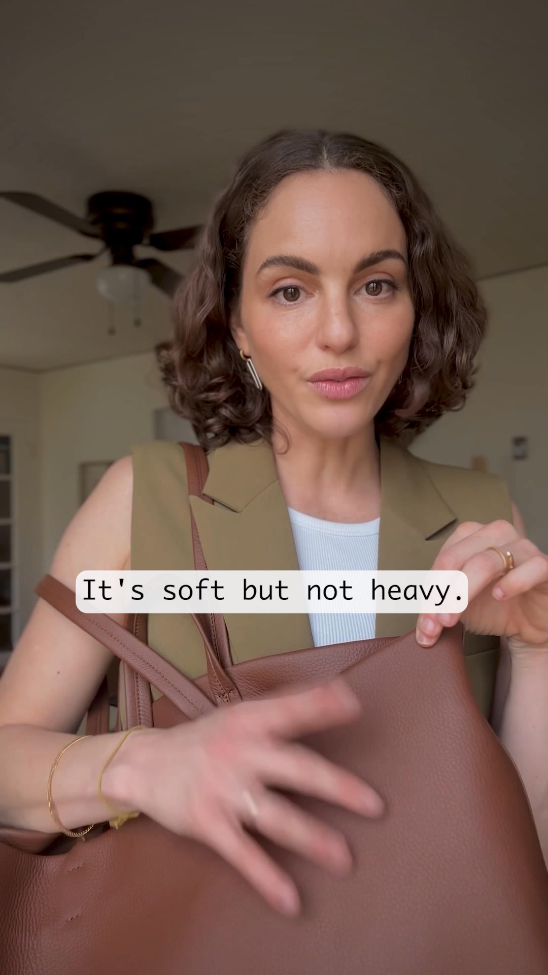 You know when your bag turns into a black hole? Same. The Easy Tote fixes that with a snap system that keeps everything right where you need it.