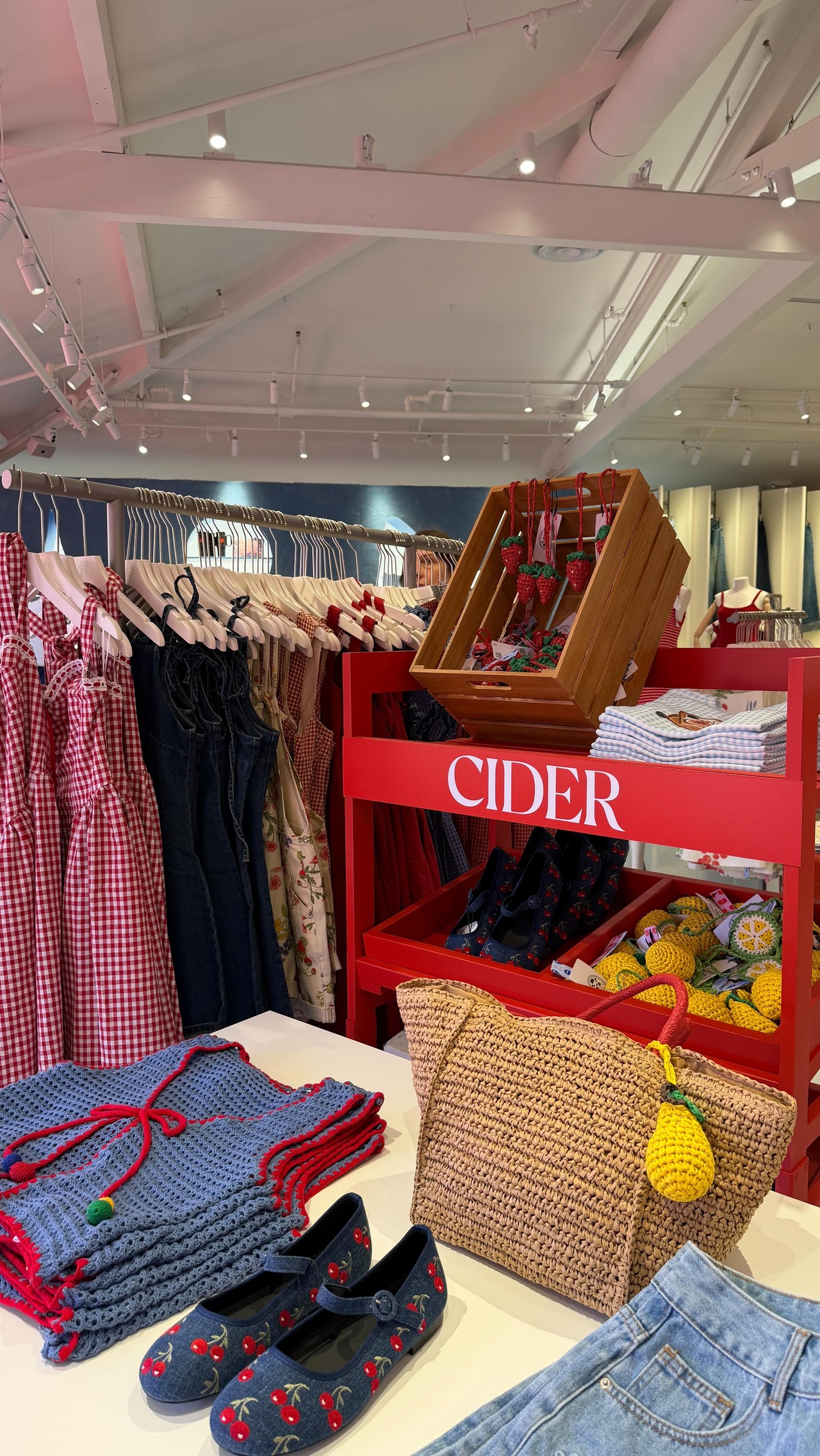 WE'RE OPEN!!
come visit us 🍎
📍The Grove / Farmers Market
6333 W 3rd St Ste P-20, Los Angeles

📆 Opening Hours 
Fri-Sat: 10am-10pm 
Sun: 11am-9pm
#shopcider