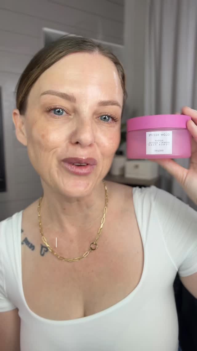 Comment shop for the link.
My skin barrier has been needing a little extra support lately and these Recipe toner pads made a bigger difference than I expected. My skin looks firmer, bouncier, and way more hydrated. #glow