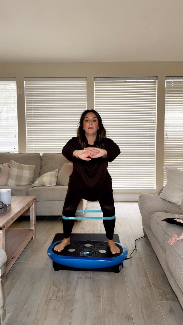 Esto es el Rumblex Plus de LifePro Fitness y básicamente es una plataforma de vibración que hace que tus músculos se activen mientras la usas 

Con solo 10 minutos trabajo piernas, abdomen y me ayuda a mover el cuerpo en