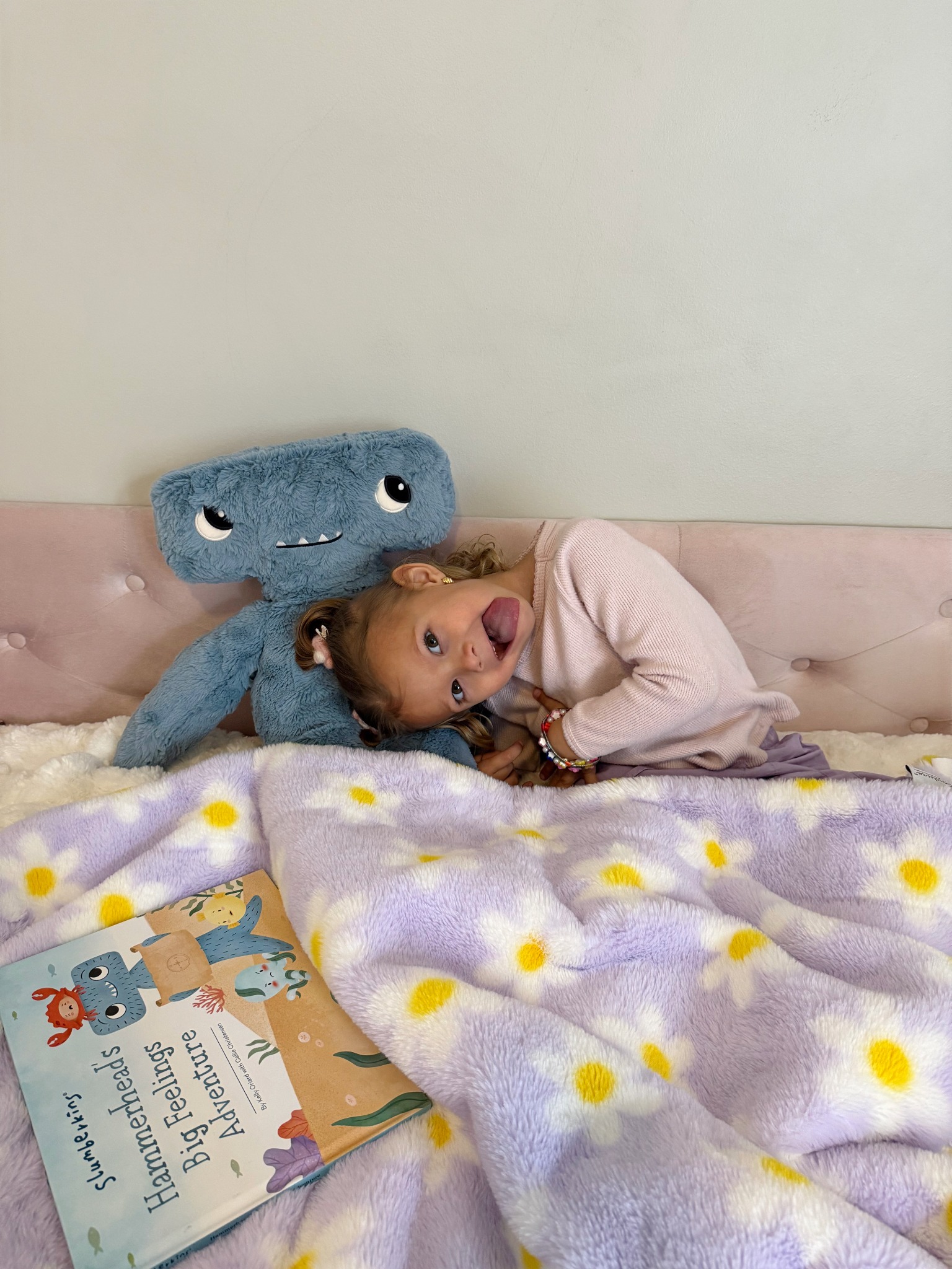 Just like kids sing the ABCs 🎵 or count to ten 💬, the Creature Full of Feelings Kit makes emotional learning fun and easy. An affirming way to raise emotionally strong kids!

Inside the Kit:

📖 Hello, Feelings Hardcover 