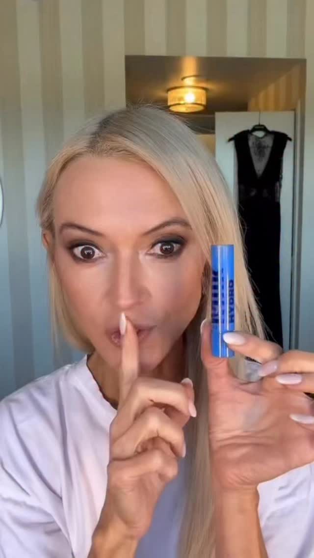 Shhhhh, dont tell the team I stole this. But SNATCH on this!??! 

HYDRO GRIP GEL CONCEALER: 
-Naturally hydrated finish
-Won’t settle into fine lines
-Formulated with hydrating skincare ingredients