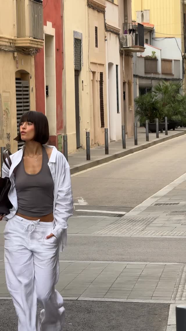 ad| feeling like the main character with this linen set around Barcelona @everlane #everlanepartner 
.
.
.
#coolgirls #reels #outfitideas #springoutfits