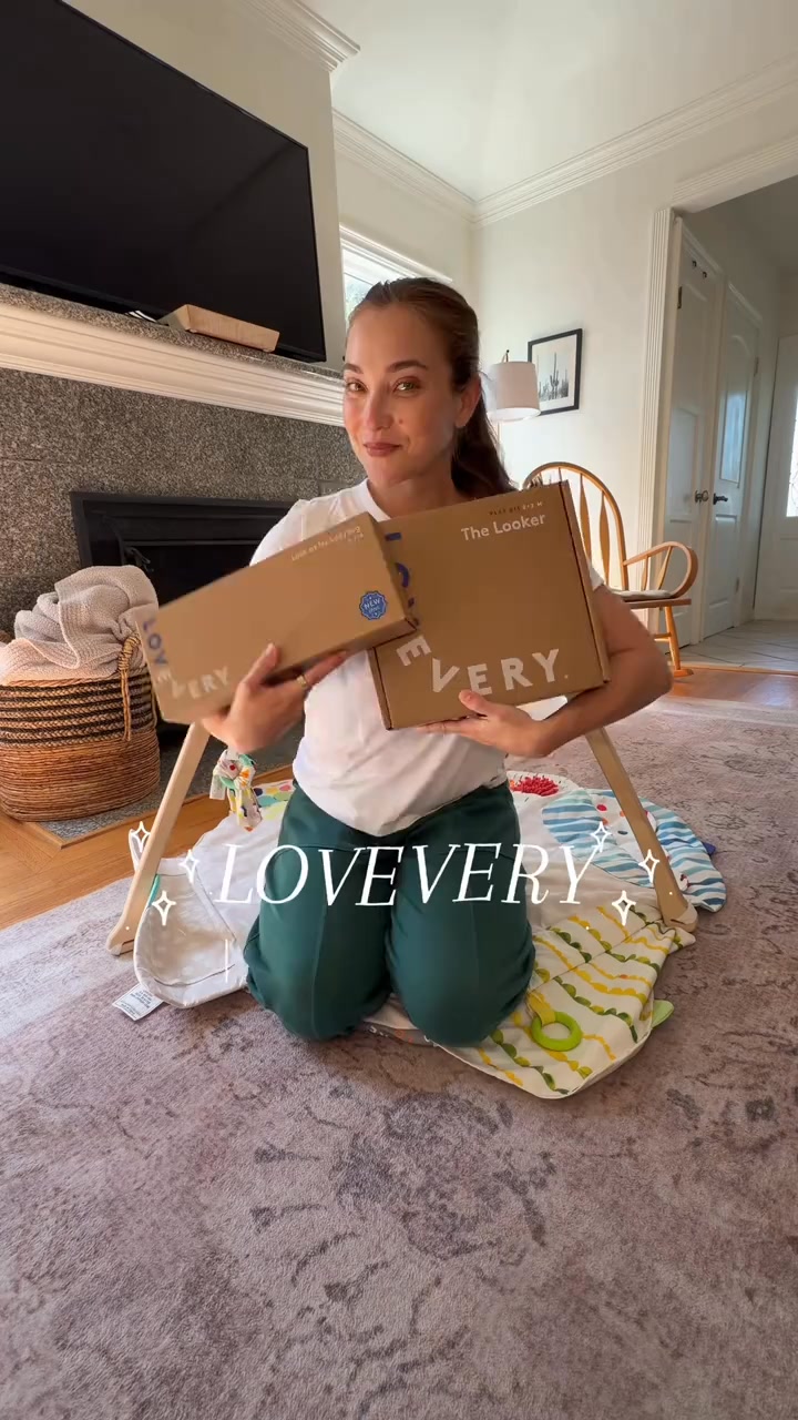 "Unboxing the @Lovevery Looker Play Kit for our newborn. 😍 Perfect timing since I just brought out our Lovevery Play Gym again… and my toddler is already obsessed with the ladybug!"🐞

🎥: @giannamarion__