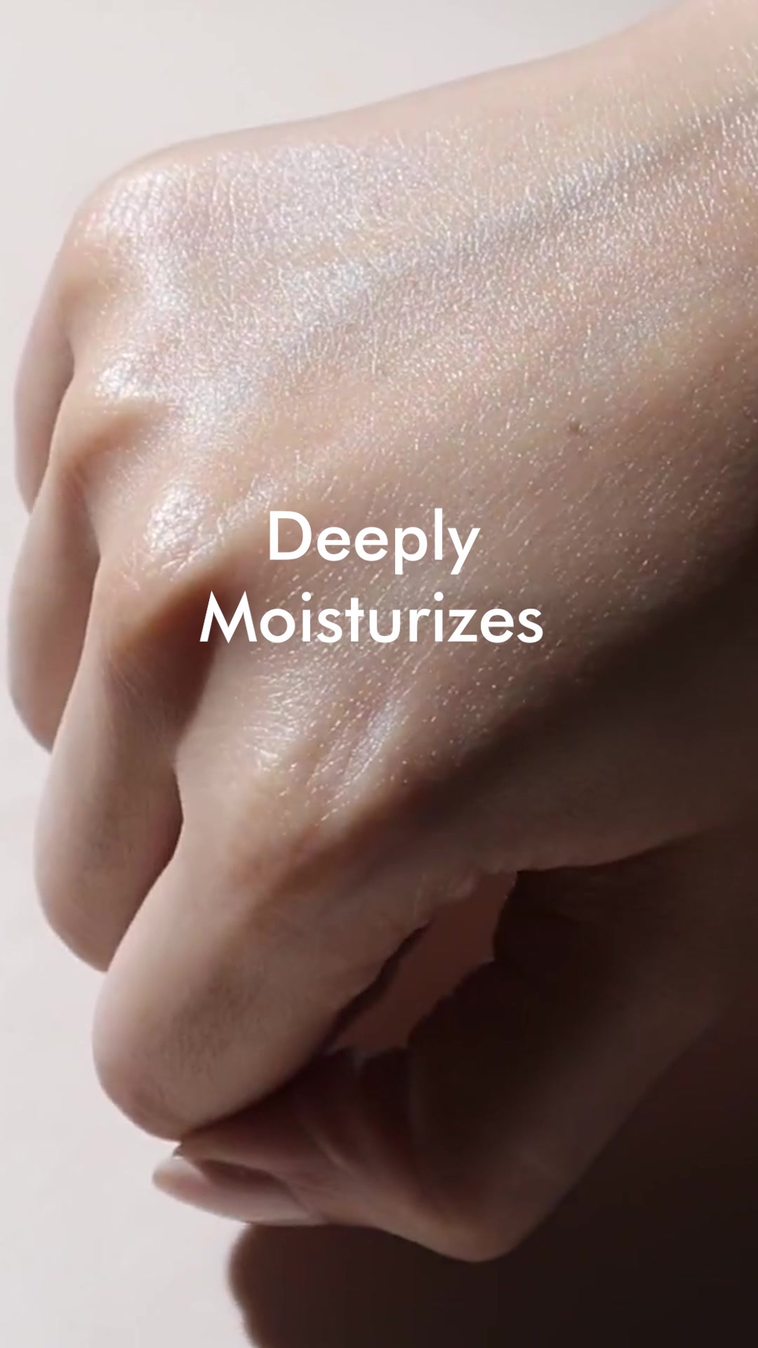 🌴Travel back to the beach with our NEW Summer Breeze Perfume Body Lotion🤍 It is a 2-in-1 perfume-infused lotion that nourishes with long-lasting Aqua-Fresh Fragrance🌊

💧Deeply Moisturizes
✨Evens Skin Tone
🫰🏻Nourishes & H