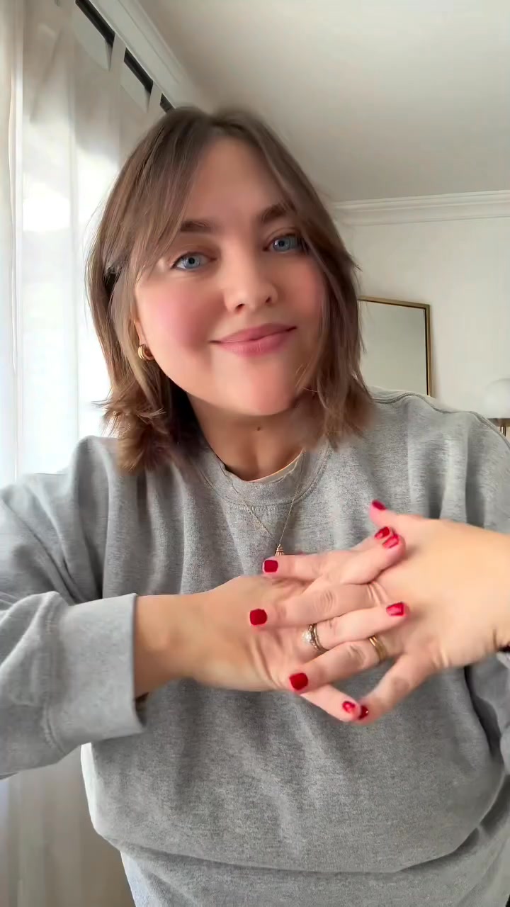 Getting dressed after having a baby can feel… hard. Your body’s different, your time is limited, and your closet suddenly feels like it belongs to someone else. @StitchFix has been such a gift this season—especially thei